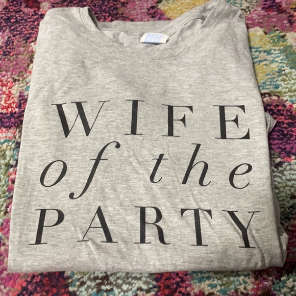 Bride tote and Wife of the Party T-shirt. - Picture 4 of 5